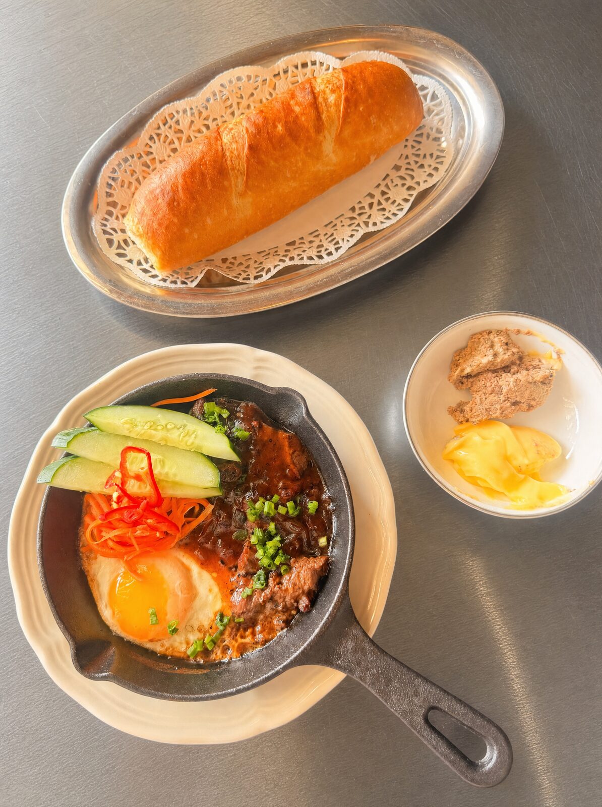 Bò né Vietnamese sizzling beef skillet with egg and baguette at Thuy's, Uluwatu, Bali
